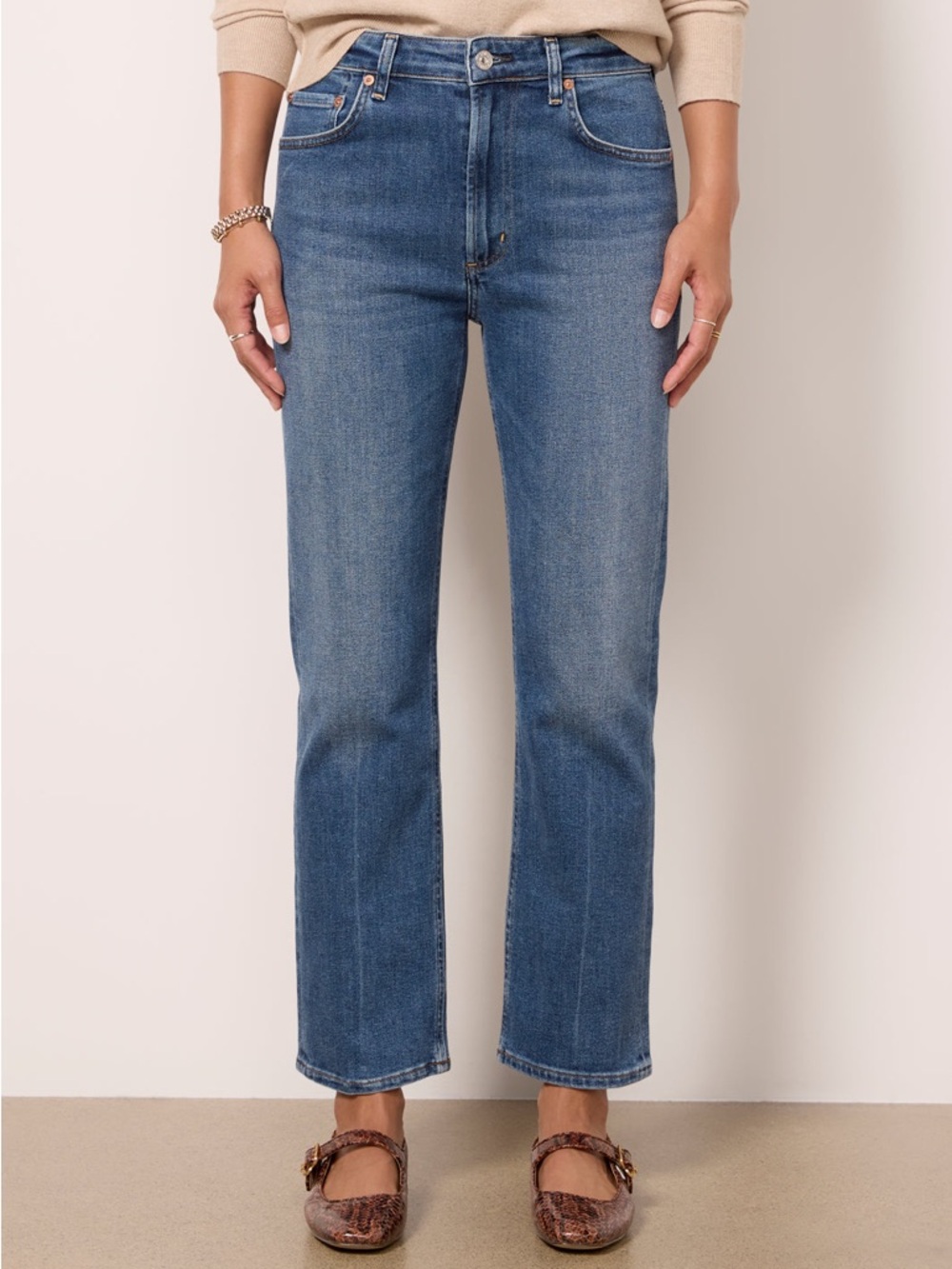 Evereve Straight Leg Jeans in Medium Blue Wash